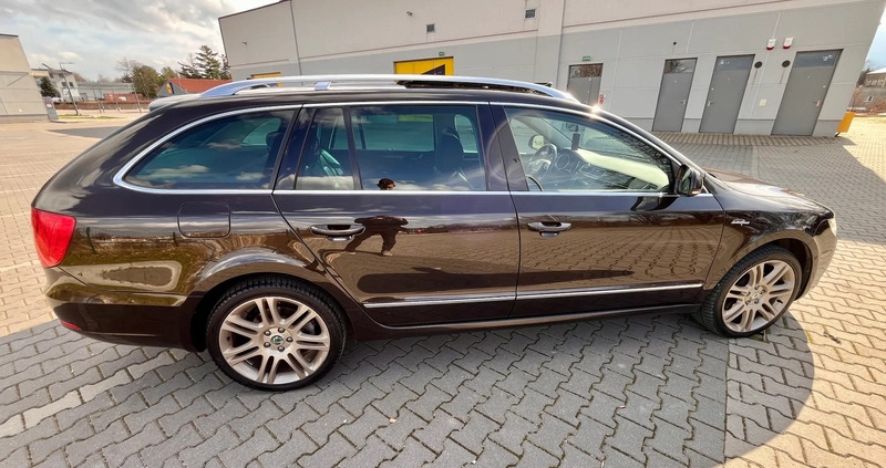 Skoda Superb cena 45000 przebieg: 238000, rok produkcji 2011 z Nowe Miasto nad Pilicą małe 497